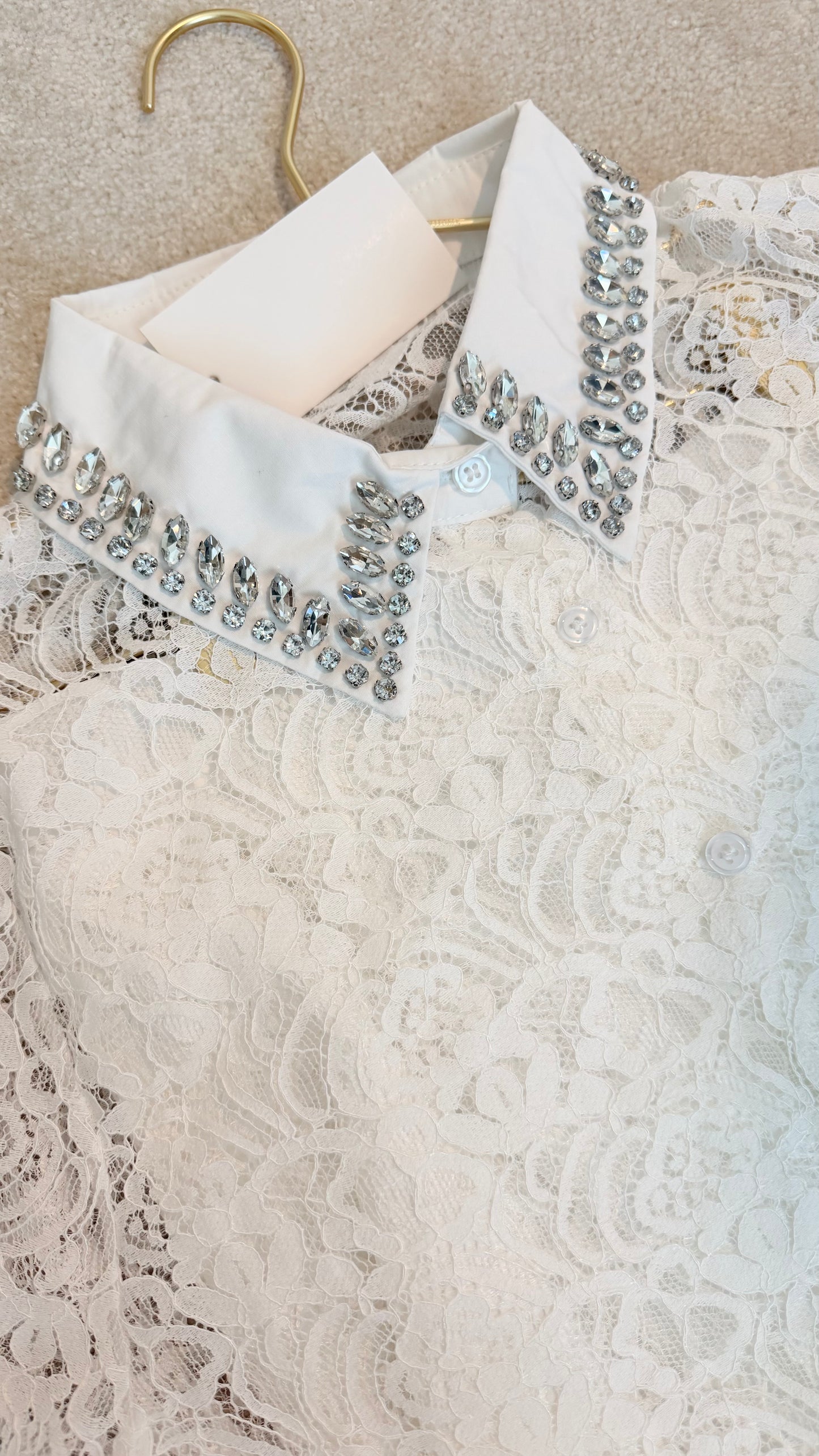 Ava sets