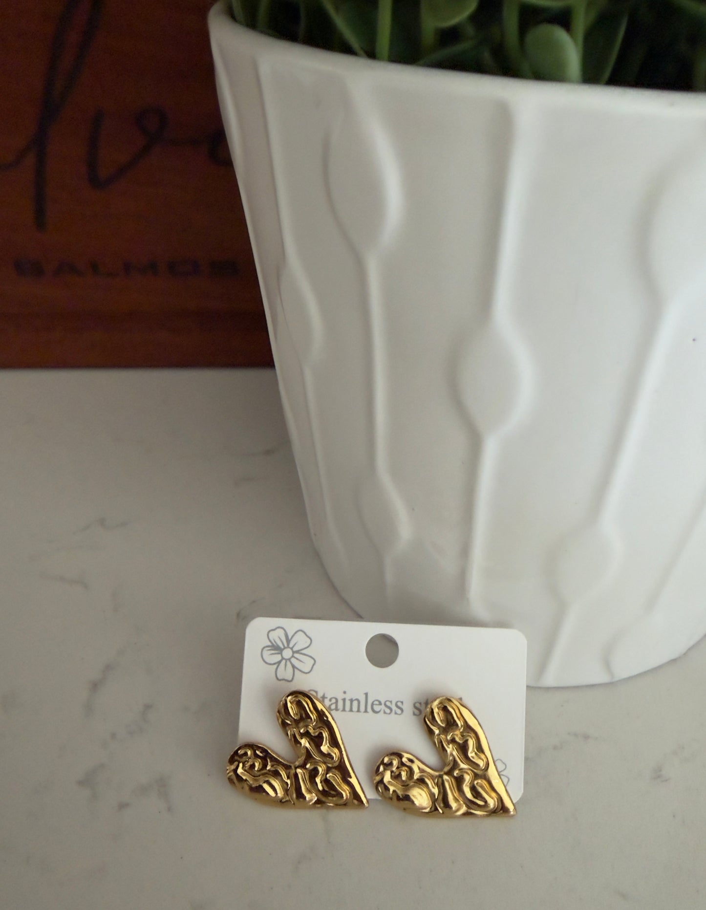 Nila heart earrings